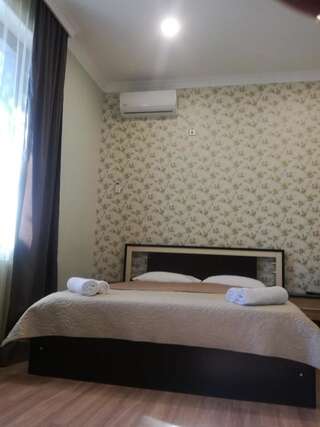 Мини-отель Guest House Kakheti Кварели Трехместный номер с собственной ванной комнатой-1