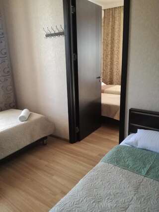 Мини-отель Guest House Kakheti Кварели Четырехместный номер с собственной ванной комнатой-7